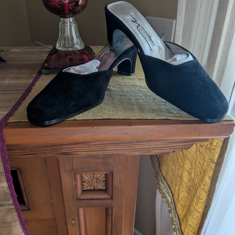 Newport News Black Suede Women's Mules